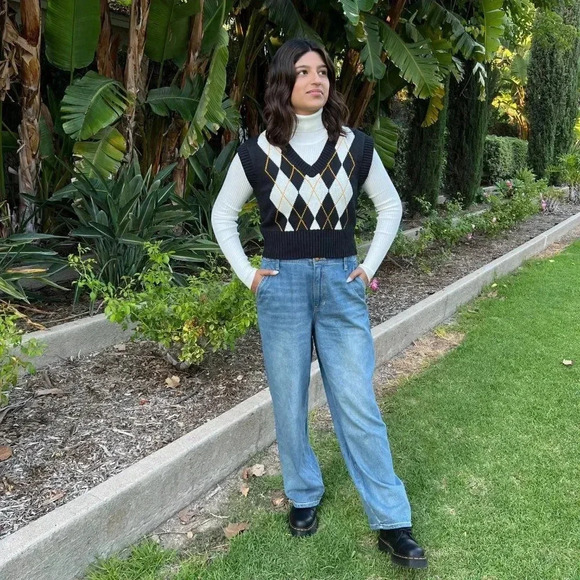 Argyle Sweater Vest Black/Multicolor V-Neck Soft Cozy Knitted - Picture 4 of 6